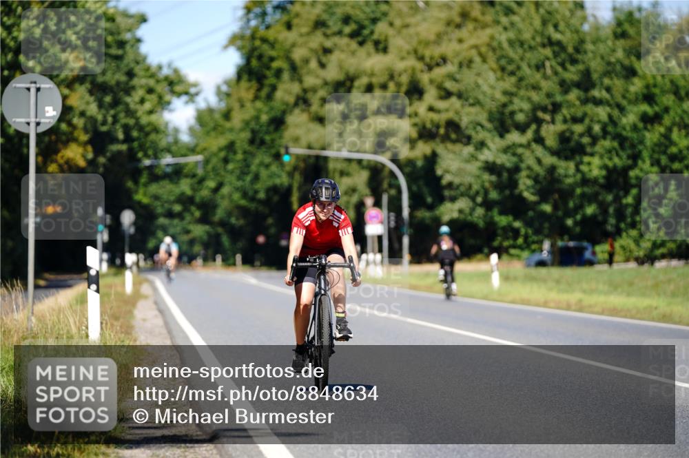 07.09.2025 - 19. Norderstedt Triathlon Michael Burmester http://msf.ph/oto/8848634 07.09.2025 13:26:33 Radfahren 841 meine-sportfotos.de