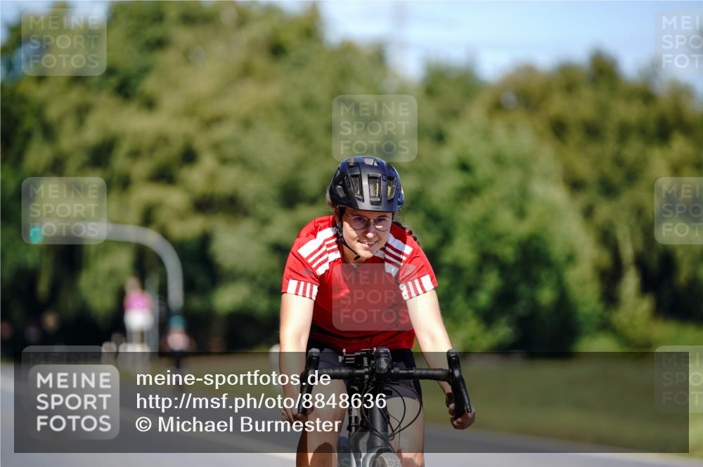 07.09.2025 - 19. Norderstedt Triathlon Michael Burmester http://msf.ph/oto/8848636 07.09.2025 13:26:35 Radfahren 841 meine-sportfotos.de