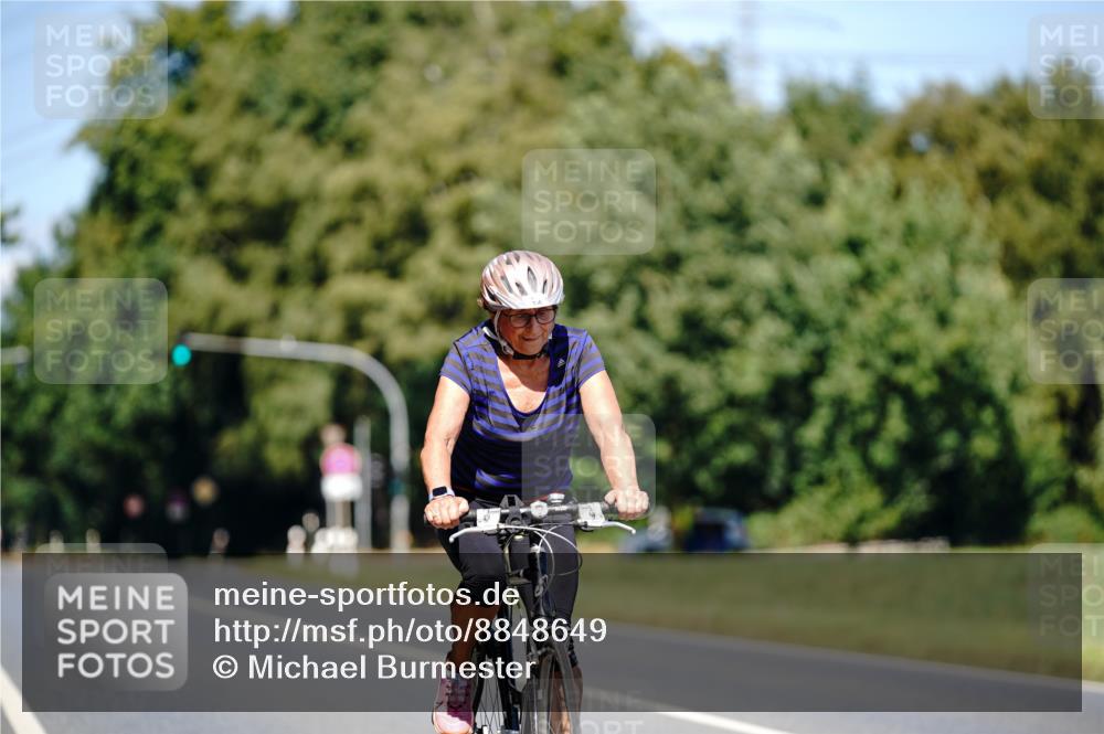 07.09.2025 - 19. Norderstedt Triathlon Michael Burmester http://msf.ph/oto/8848649 07.09.2025 13:27:35 Radfahren 328, 350 meine-sportfotos.de