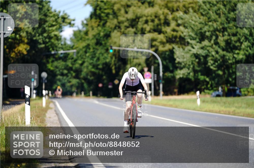 07.09.2025 - 19. Norderstedt Triathlon Michael Burmester http://msf.ph/oto/8848652 07.09.2025 13:27:49 Radfahren 353 meine-sportfotos.de