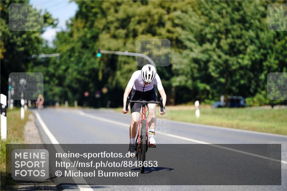 07.09.2025 - 19. Norderstedt Triathlon Michael Burmester http://msf.ph/oto/8848653 07.09.2025 13:27:50 Radfahren 353 meine-sportfotos.de