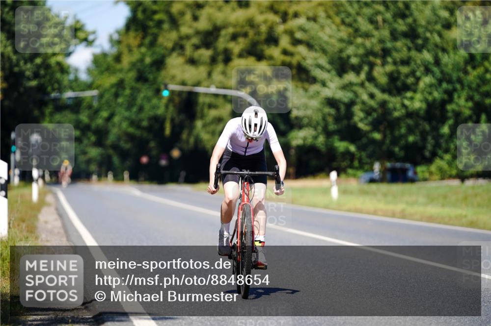 07.09.2025 - 19. Norderstedt Triathlon Michael Burmester http://msf.ph/oto/8848654 07.09.2025 13:27:50 Radfahren 353 meine-sportfotos.de