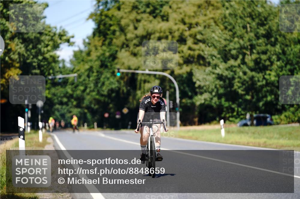 07.09.2025 - 19. Norderstedt Triathlon Michael Burmester http://msf.ph/oto/8848659 07.09.2025 13:28:33 Radfahren  meine-sportfotos.de