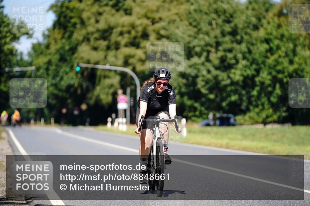 07.09.2025 - 19. Norderstedt Triathlon Michael Burmester http://msf.ph/oto/8848661 07.09.2025 13:28:34 Radfahren 355 meine-sportfotos.de