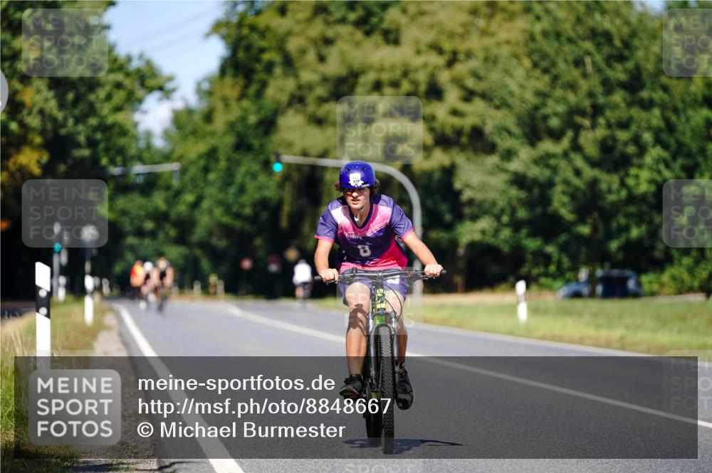 07.09.2025 - 19. Norderstedt Triathlon Michael Burmester http://msf.ph/oto/8848667 07.09.2025 13:29:06 Radfahren 322 meine-sportfotos.de
