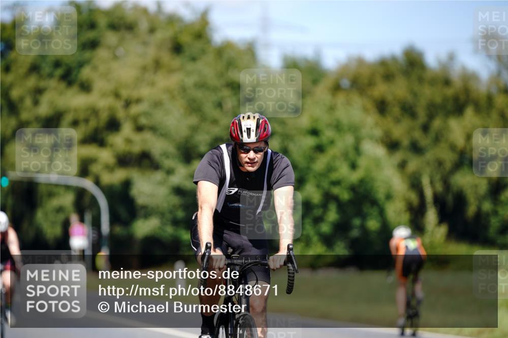 07.09.2025 - 19. Norderstedt Triathlon Michael Burmester http://msf.ph/oto/8848671 07.09.2025 13:29:20 Radfahren 1215 meine-sportfotos.de