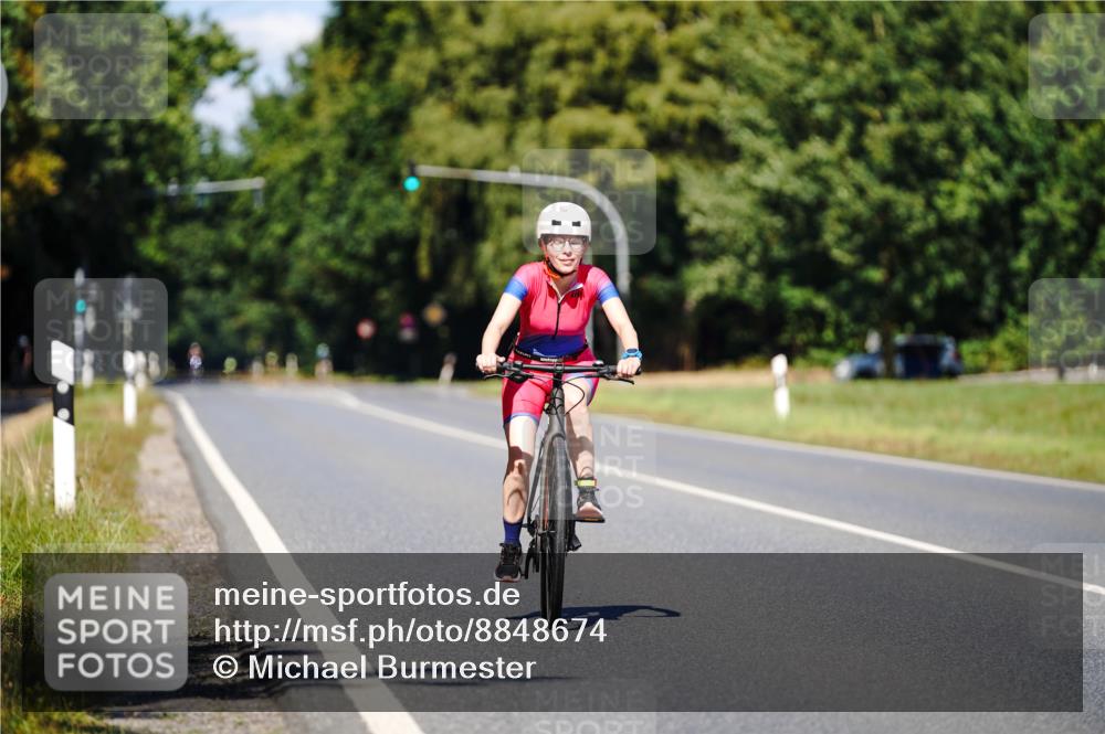 07.09.2025 - 19. Norderstedt Triathlon Michael Burmester http://msf.ph/oto/8848674 07.09.2025 13:32:56 Radfahren 242 meine-sportfotos.de