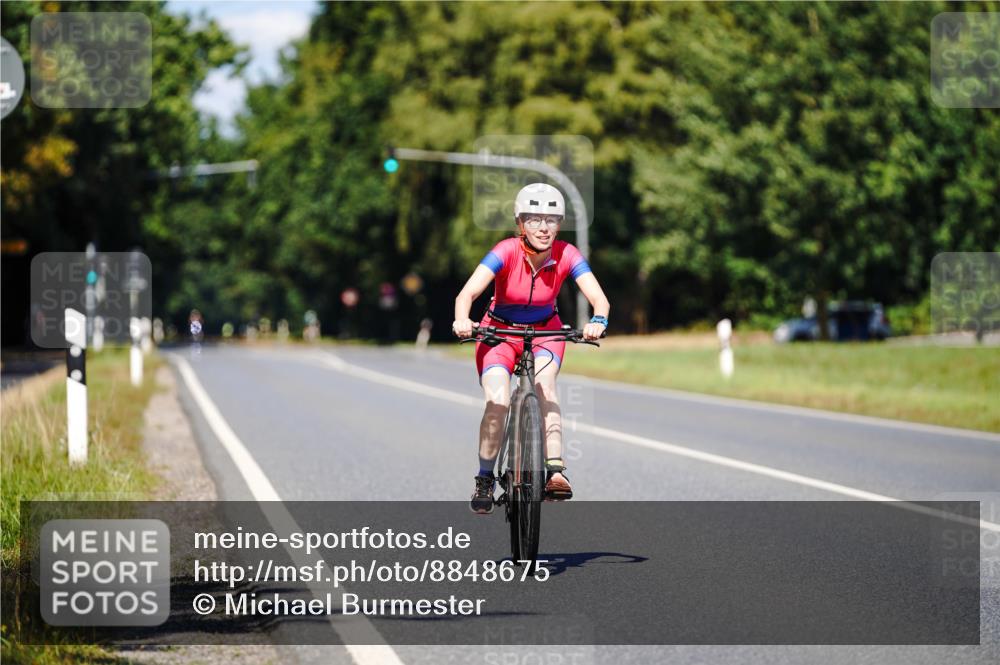 07.09.2025 - 19. Norderstedt Triathlon Michael Burmester http://msf.ph/oto/8848675 07.09.2025 13:32:56 Radfahren 242 meine-sportfotos.de