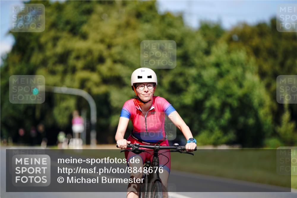 07.09.2025 - 19. Norderstedt Triathlon Michael Burmester http://msf.ph/oto/8848676 07.09.2025 13:32:57 Radfahren 242 meine-sportfotos.de