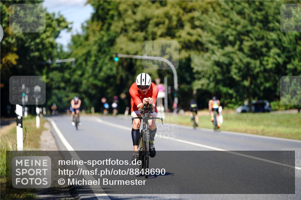 07.09.2025 - 19. Norderstedt Triathlon Michael Burmester http://msf.ph/oto/8848690 07.09.2025 13:35:18 Radfahren 974 meine-sportfotos.de