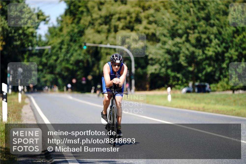 07.09.2025 - 19. Norderstedt Triathlon Michael Burmester http://msf.ph/oto/8848693 07.09.2025 13:35:23 Radfahren 1042 meine-sportfotos.de