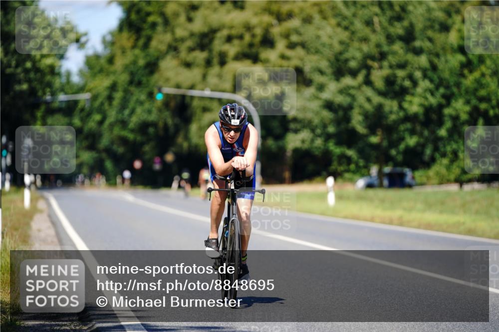 07.09.2025 - 19. Norderstedt Triathlon Michael Burmester http://msf.ph/oto/8848695 07.09.2025 13:35:24 Radfahren 1042 meine-sportfotos.de