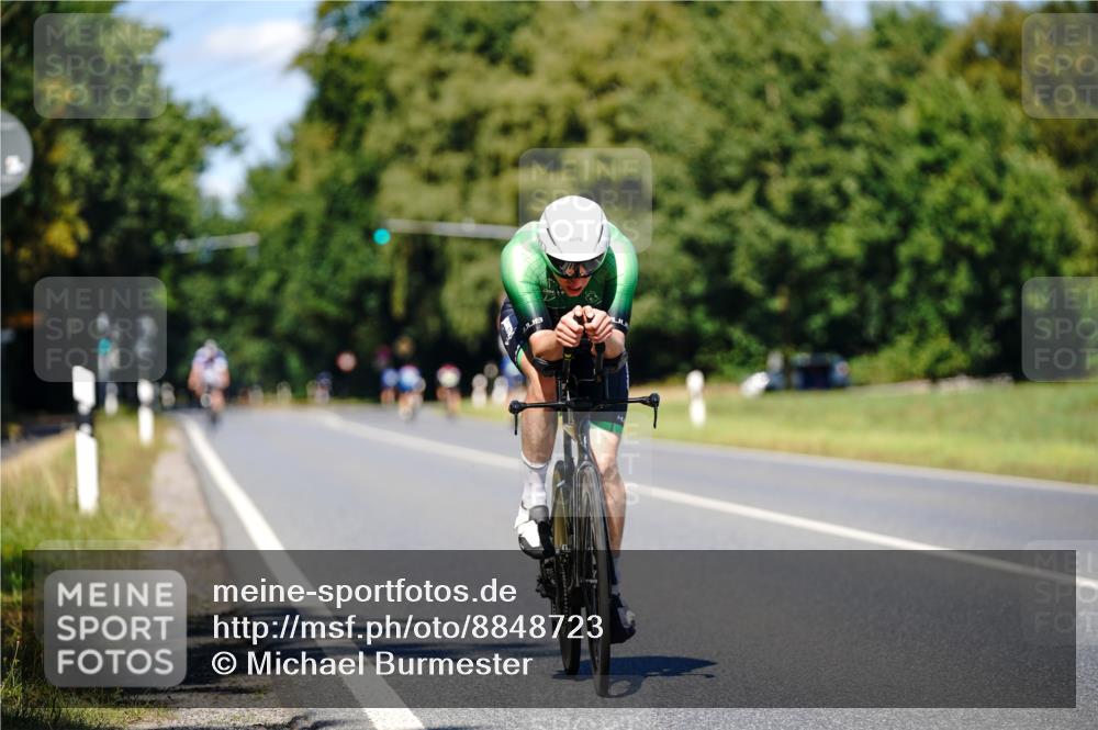 07.09.2025 - 19. Norderstedt Triathlon Michael Burmester http://msf.ph/oto/8848723 07.09.2025 13:38:14 Radfahren 1015 meine-sportfotos.de