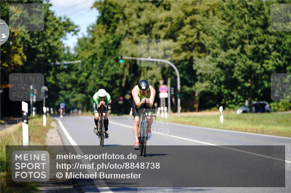 07.09.2025 - 19. Norderstedt Triathlon Michael Burmester http://msf.ph/oto/8848738 07.09.2025 13:39:23 Radfahren 1006, 1016 meine-sportfotos.de