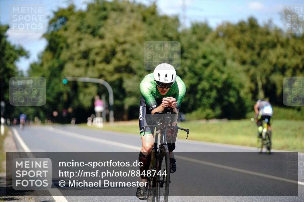 07.09.2025 - 19. Norderstedt Triathlon Michael Burmester http://msf.ph/oto/8848744 07.09.2025 13:39:25 Radfahren 1006, 1016 meine-sportfotos.de