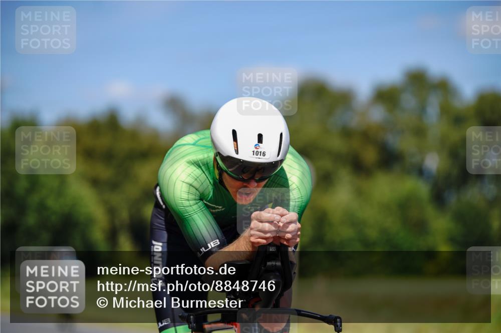 07.09.2025 - 19. Norderstedt Triathlon Michael Burmester http://msf.ph/oto/8848746 07.09.2025 13:39:26 Radfahren 1006, 1016 meine-sportfotos.de
