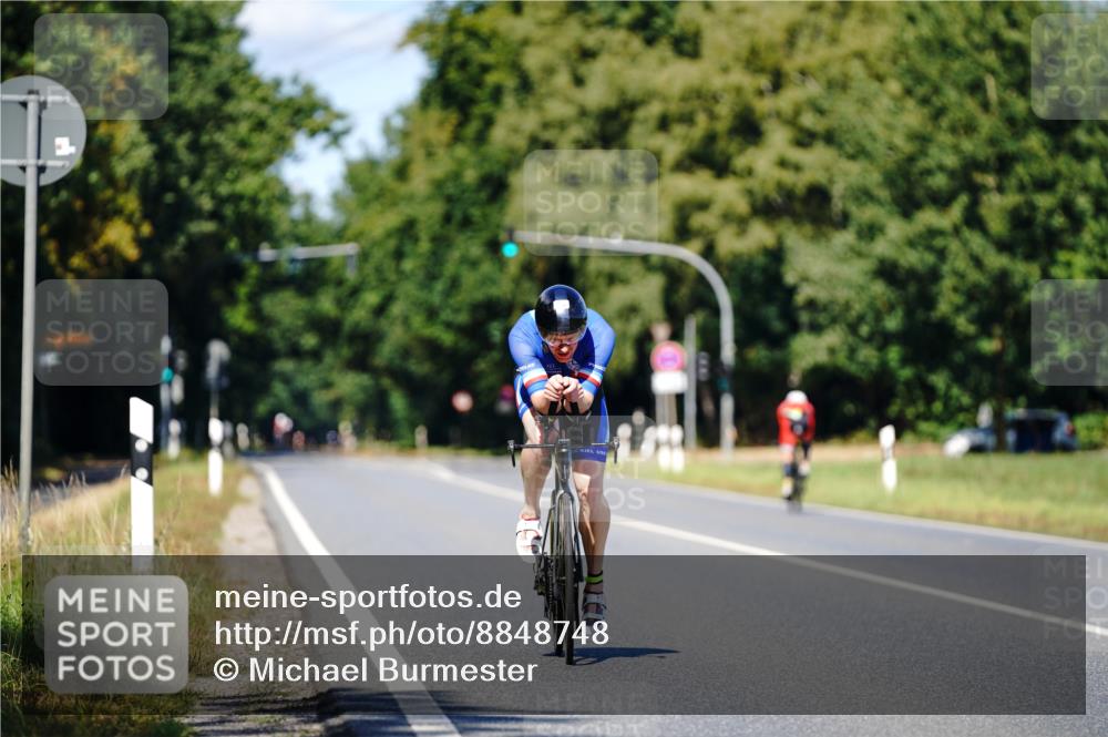 07.09.2025 - 19. Norderstedt Triathlon Michael Burmester http://msf.ph/oto/8848748 07.09.2025 13:39:35 Radfahren 1038 meine-sportfotos.de
