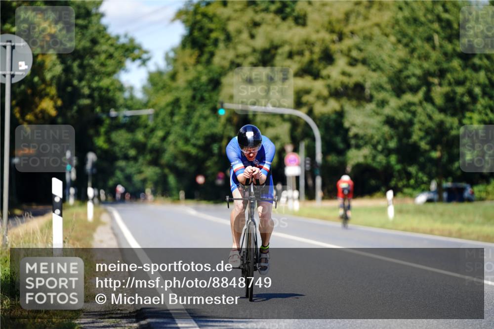 07.09.2025 - 19. Norderstedt Triathlon Michael Burmester http://msf.ph/oto/8848749 07.09.2025 13:39:35 Radfahren 1038 meine-sportfotos.de