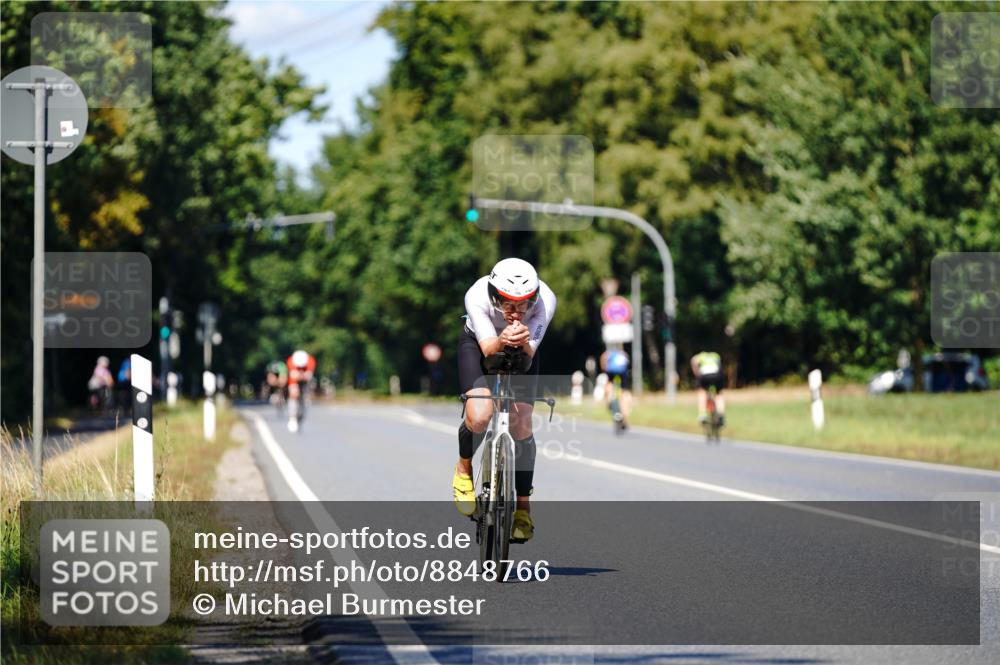 07.09.2025 - 19. Norderstedt Triathlon Michael Burmester http://msf.ph/oto/8848766 07.09.2025 13:40:38 Radfahren 388 meine-sportfotos.de