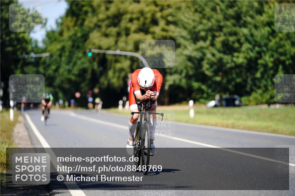 07.09.2025 - 19. Norderstedt Triathlon Michael Burmester http://msf.ph/oto/8848769 07.09.2025 13:40:45 Radfahren 975 meine-sportfotos.de