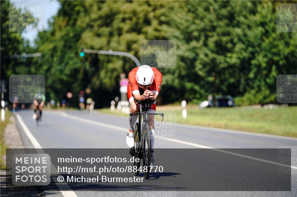 07.09.2025 - 19. Norderstedt Triathlon Michael Burmester http://msf.ph/oto/8848770 07.09.2025 13:40:46 Radfahren 975 meine-sportfotos.de