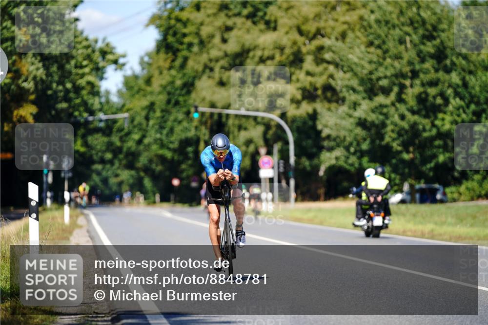07.09.2025 - 19. Norderstedt Triathlon Michael Burmester http://msf.ph/oto/8848781 07.09.2025 13:41:05 Radfahren 880 meine-sportfotos.de