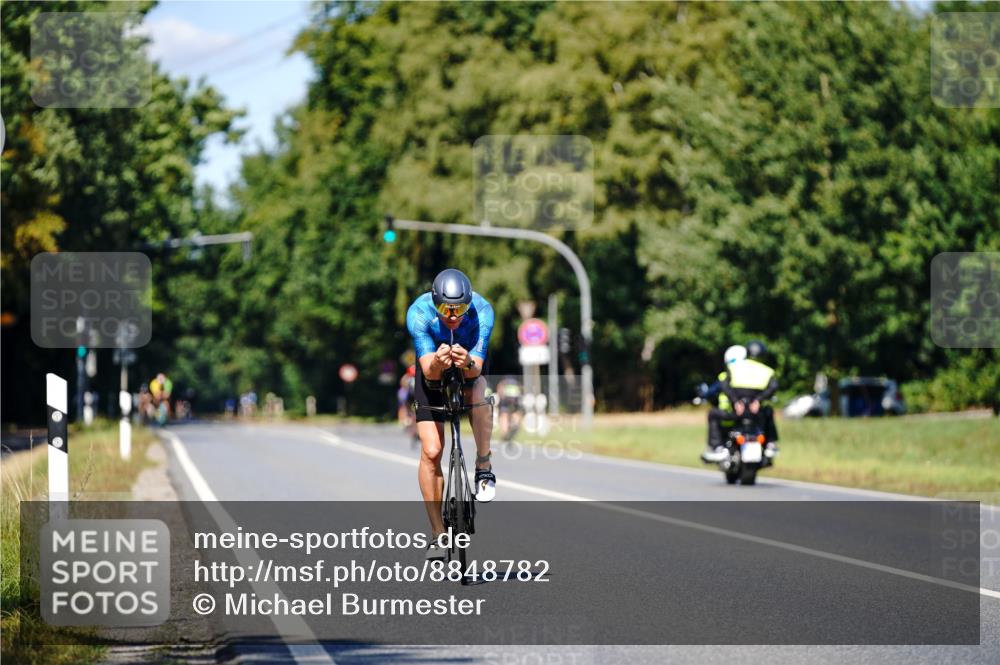 07.09.2025 - 19. Norderstedt Triathlon Michael Burmester http://msf.ph/oto/8848782 07.09.2025 13:41:05 Radfahren 880 meine-sportfotos.de