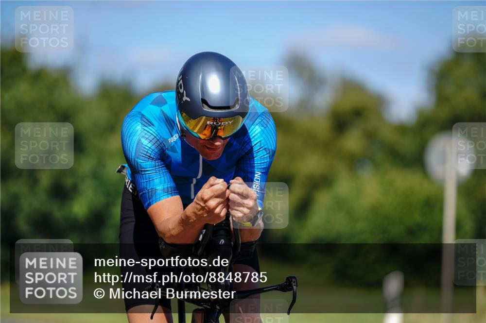 07.09.2025 - 19. Norderstedt Triathlon Michael Burmester http://msf.ph/oto/8848785 07.09.2025 13:41:08 Radfahren 880 meine-sportfotos.de