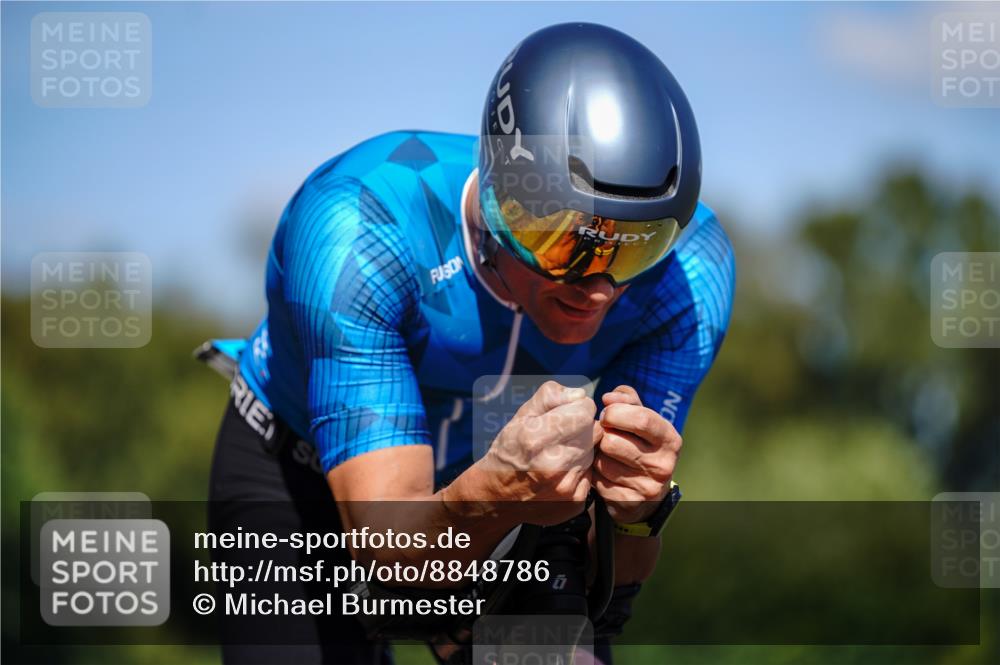 07.09.2025 - 19. Norderstedt Triathlon Michael Burmester http://msf.ph/oto/8848786 07.09.2025 13:41:08 Radfahren 880 meine-sportfotos.de