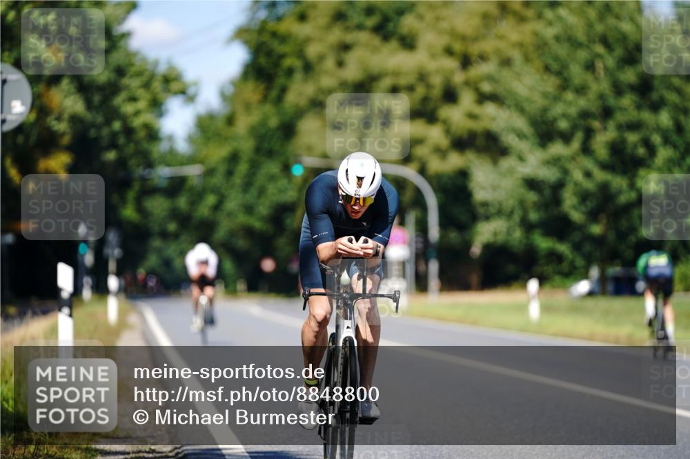 07.09.2025 - 19. Norderstedt Triathlon Michael Burmester http://msf.ph/oto/8848800 07.09.2025 13:41:34 Radfahren 876 meine-sportfotos.de