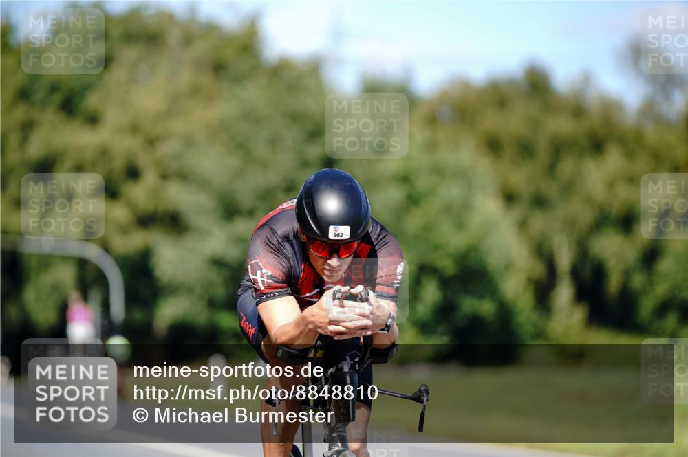 07.09.2025 - 19. Norderstedt Triathlon Michael Burmester http://msf.ph/oto/8848810 07.09.2025 13:41:54 Radfahren 962 meine-sportfotos.de