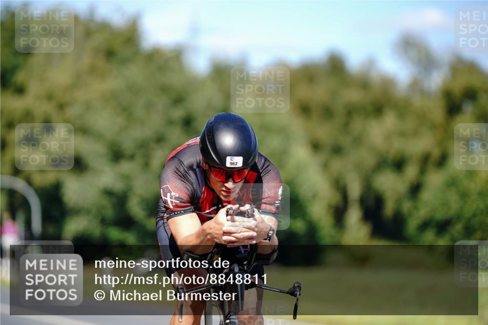 07.09.2025 - 19. Norderstedt Triathlon Michael Burmester http://msf.ph/oto/8848811 07.09.2025 13:41:54 Radfahren 962 meine-sportfotos.de