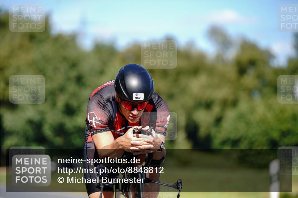 07.09.2025 - 19. Norderstedt Triathlon Michael Burmester http://msf.ph/oto/8848812 07.09.2025 13:41:54 Radfahren 962 meine-sportfotos.de