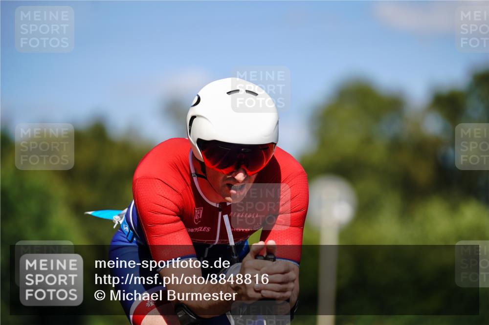 07.09.2025 - 19. Norderstedt Triathlon Michael Burmester http://msf.ph/oto/8848816 07.09.2025 13:41:58 Radfahren 366 meine-sportfotos.de