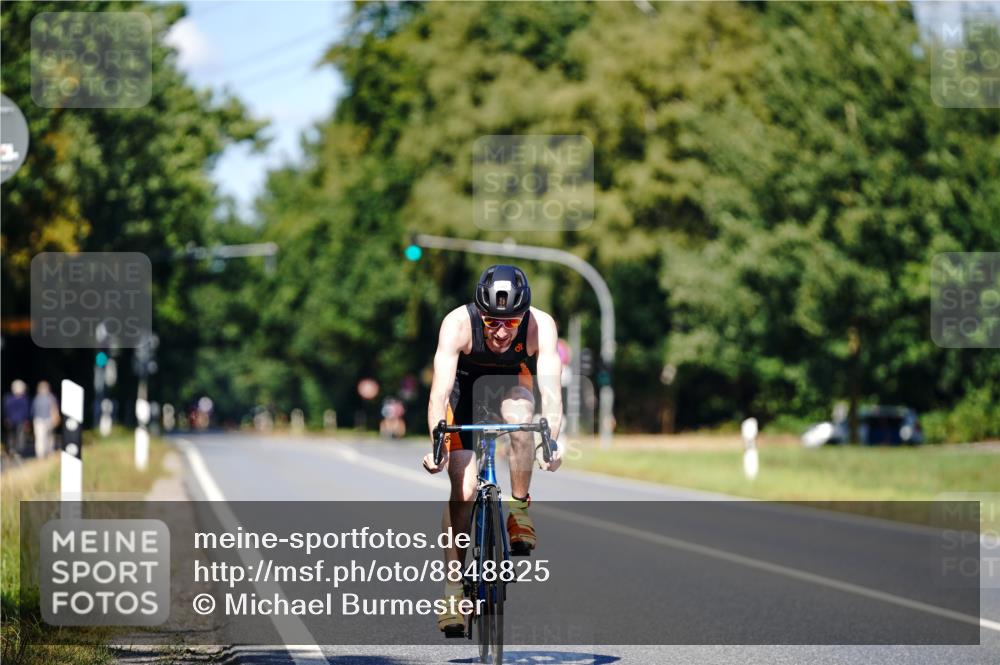 07.09.2025 - 19. Norderstedt Triathlon Michael Burmester http://msf.ph/oto/8848825 07.09.2025 13:42:15 Radfahren 1002 meine-sportfotos.de