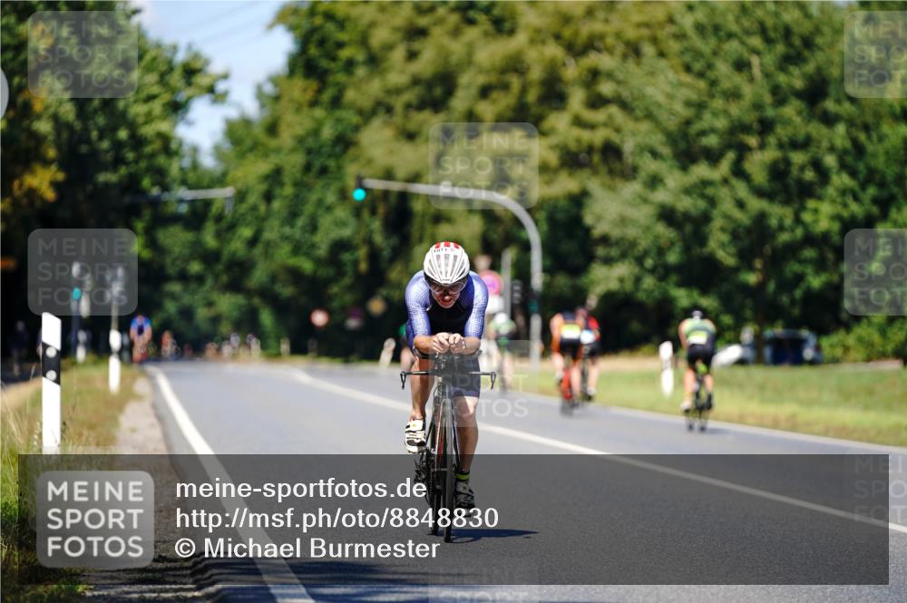 07.09.2025 - 19. Norderstedt Triathlon Michael Burmester http://msf.ph/oto/8848830 07.09.2025 13:42:39 Radfahren 1011 meine-sportfotos.de