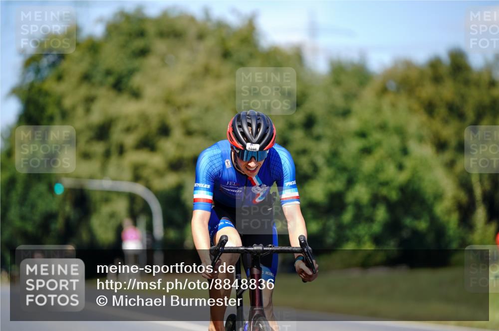 07.09.2025 - 19. Norderstedt Triathlon Michael Burmester http://msf.ph/oto/8848836 07.09.2025 13:42:55 Radfahren 1040 meine-sportfotos.de
