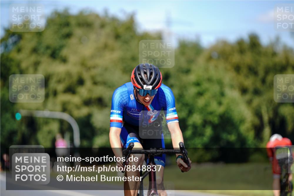 07.09.2025 - 19. Norderstedt Triathlon Michael Burmester http://msf.ph/oto/8848837 07.09.2025 13:42:55 Radfahren 1040 meine-sportfotos.de