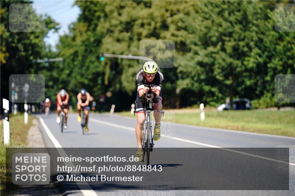 07.09.2025 - 19. Norderstedt Triathlon Michael Burmester http://msf.ph/oto/8848843 07.09.2025 13:43:17 Radfahren 978 meine-sportfotos.de