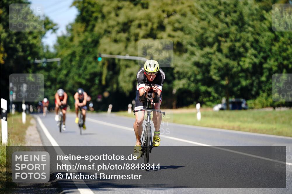 07.09.2025 - 19. Norderstedt Triathlon Michael Burmester http://msf.ph/oto/8848844 07.09.2025 13:43:17 Radfahren 978 meine-sportfotos.de