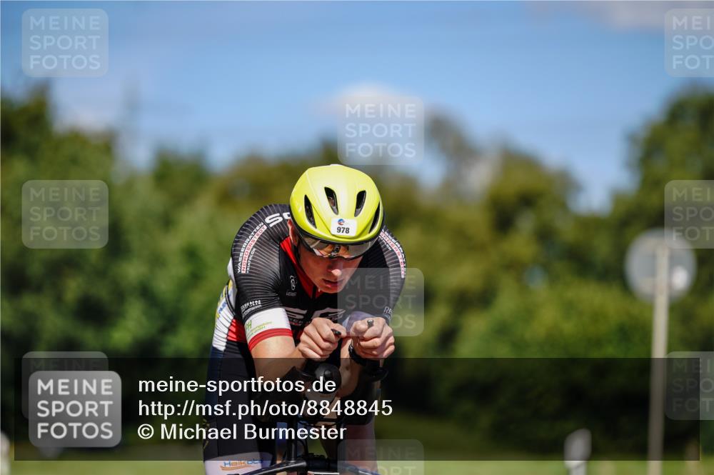 07.09.2025 - 19. Norderstedt Triathlon Michael Burmester http://msf.ph/oto/8848845 07.09.2025 13:43:18 Radfahren 978, 988 meine-sportfotos.de