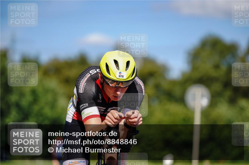07.09.2025 - 19. Norderstedt Triathlon Michael Burmester http://msf.ph/oto/8848846 07.09.2025 13:43:18 Radfahren 978, 988 meine-sportfotos.de