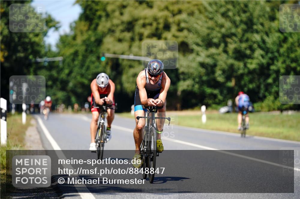 07.09.2025 - 19. Norderstedt Triathlon Michael Burmester http://msf.ph/oto/8848847 07.09.2025 13:43:20 Radfahren 978, 984, 988 meine-sportfotos.de