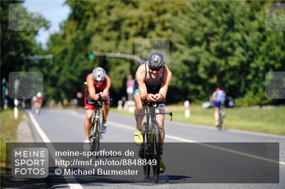 07.09.2025 - 19. Norderstedt Triathlon Michael Burmester http://msf.ph/oto/8848849 07.09.2025 13:43:20 Radfahren 978, 984, 988 meine-sportfotos.de