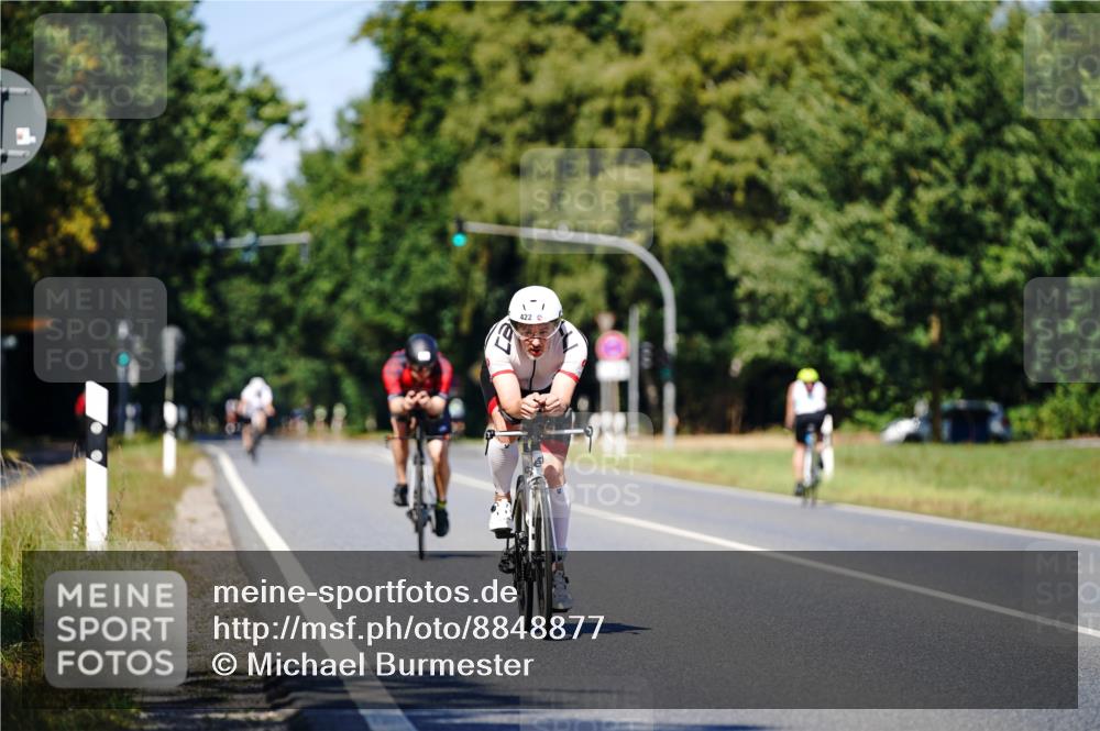 07.09.2025 - 19. Norderstedt Triathlon Michael Burmester http://msf.ph/oto/8848877 07.09.2025 13:44:08 Radfahren 422, 958 meine-sportfotos.de