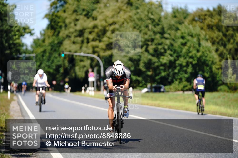 07.09.2025 - 19. Norderstedt Triathlon Michael Burmester http://msf.ph/oto/8848886 07.09.2025 13:44:19 Radfahren 981 meine-sportfotos.de
