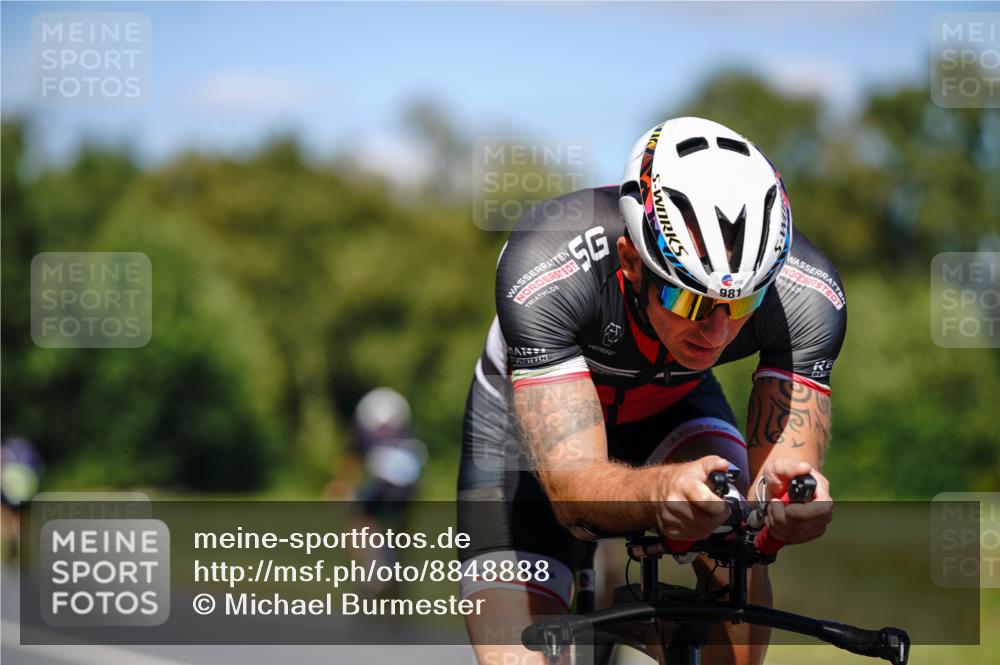 07.09.2025 - 19. Norderstedt Triathlon Michael Burmester http://msf.ph/oto/8848888 07.09.2025 13:44:21 Radfahren 981 meine-sportfotos.de