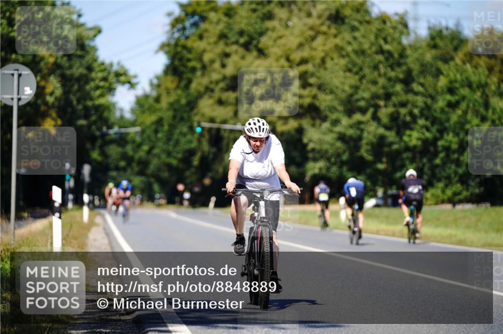 07.09.2025 - 19. Norderstedt Triathlon Michael Burmester http://msf.ph/oto/8848889 07.09.2025 13:44:23 Radfahren 708, 981 meine-sportfotos.de