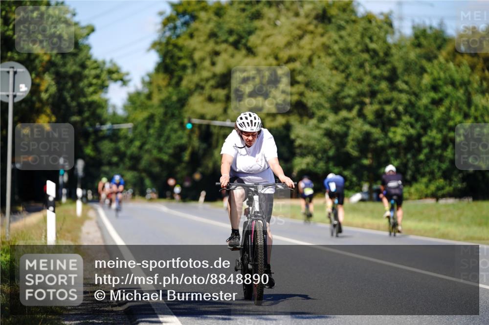 07.09.2025 - 19. Norderstedt Triathlon Michael Burmester http://msf.ph/oto/8848890 07.09.2025 13:44:23 Radfahren 708, 981 meine-sportfotos.de