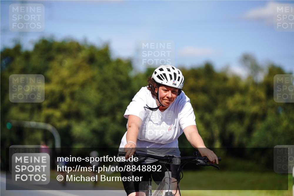 07.09.2025 - 19. Norderstedt Triathlon Michael Burmester http://msf.ph/oto/8848892 07.09.2025 13:44:25 Radfahren 708 meine-sportfotos.de